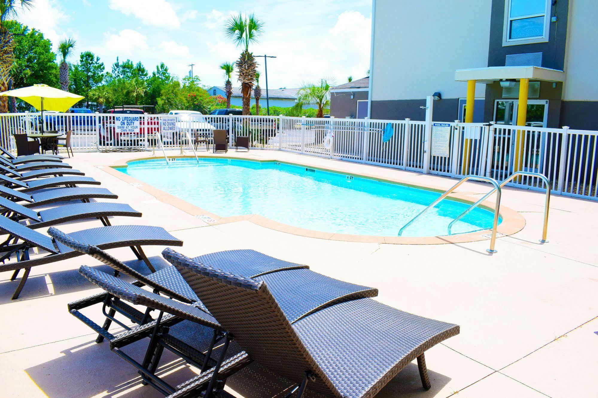 Quality Inn & Suites Myrtle Beach Near Outlets Exterior photo